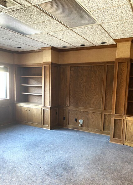 More Photos Of 115 Adams St, Muncie Office For Sale