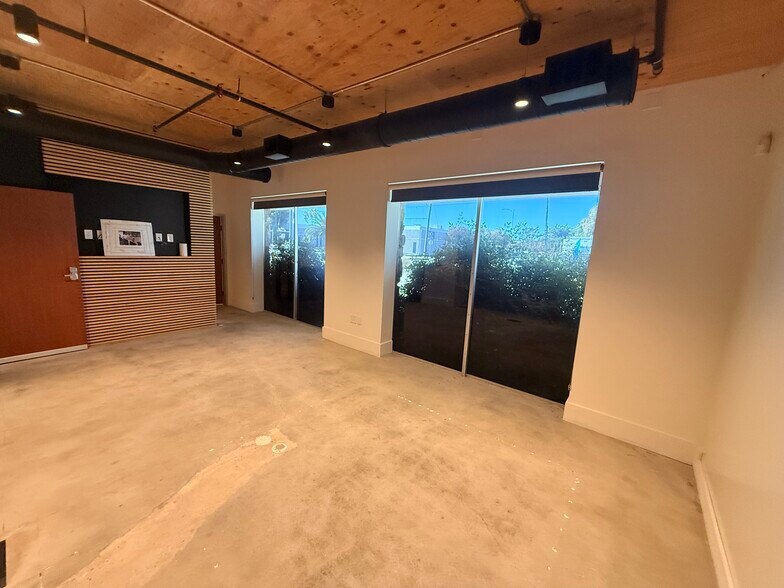 More Photos Of 8100 Deering Ave, Canoga Park Distribution For Lease