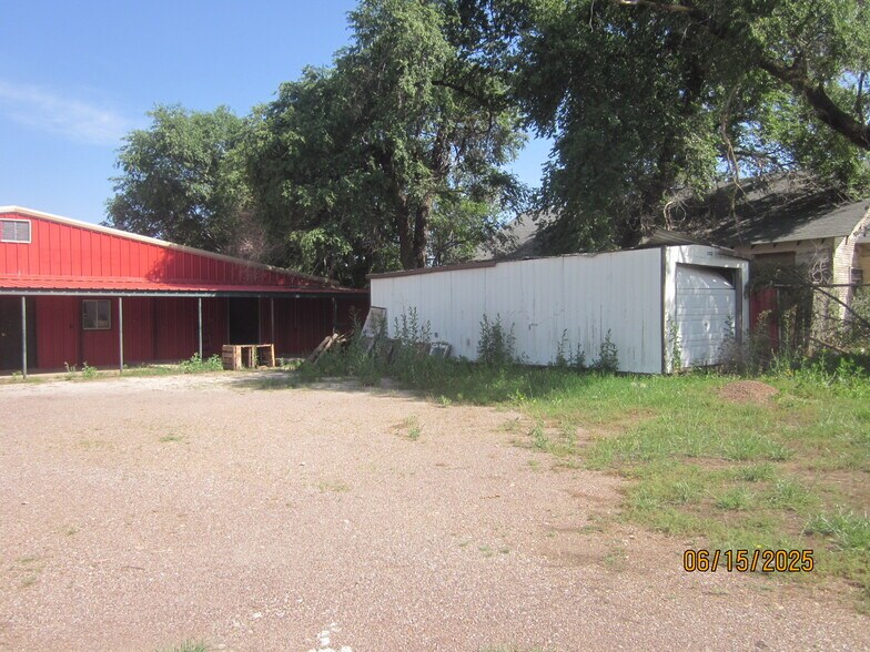 More Photos Of 300 F NE, Childress Warehouse For Sale