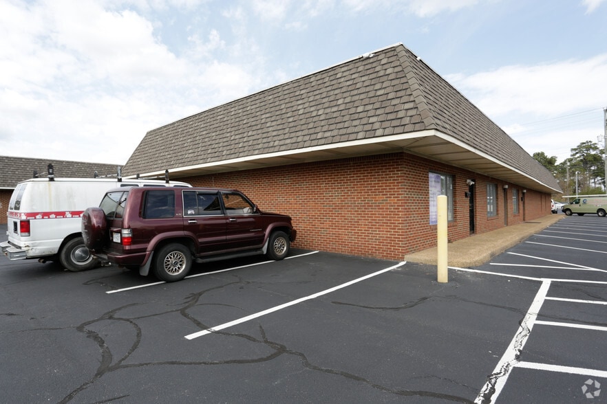 More Photos Of 5121 E Virginia Beach Blvd, Norfolk Light Distribution For Sale