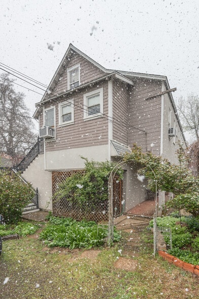 More Photos Of 481 Main St, Weaverville Hotel For Sale