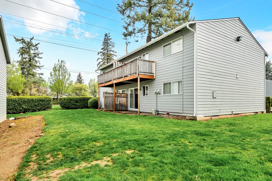 More Photos Of 16300-16400 E Burnside St, Gresham Apartments For Sale