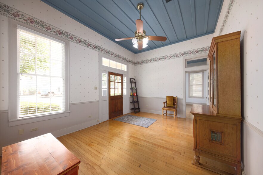 More Photos Of 1304 Guadalupe St, Austin Office For Lease