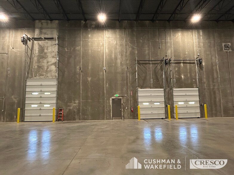 More Photos Of 2001 Victoria St, Warren Distribution For Lease