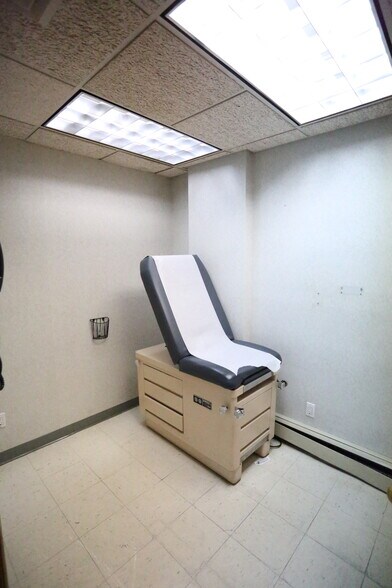More Photos Of 117 70th St, Brooklyn Office Residential For Lease