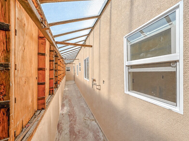 More Photos Of 14426 Friar St, Van Nuys Storefront For Sale