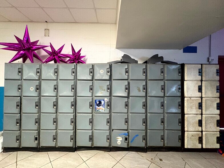 More Photos Of 4180 Pinkston St, Beaumont Bowling Alley For Sale