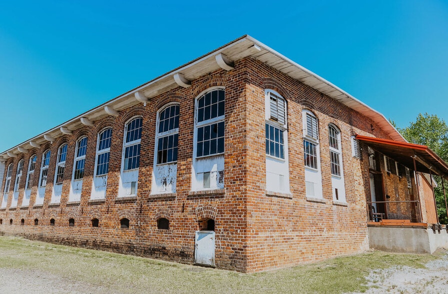 More Photos Of 340 Seaboard St, Vass Warehouse For Sale