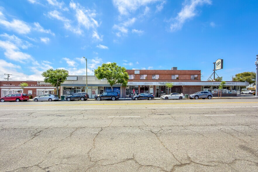 More Photos Of 8711 La Tijera Blvd, Los Angeles Storefront For Sale