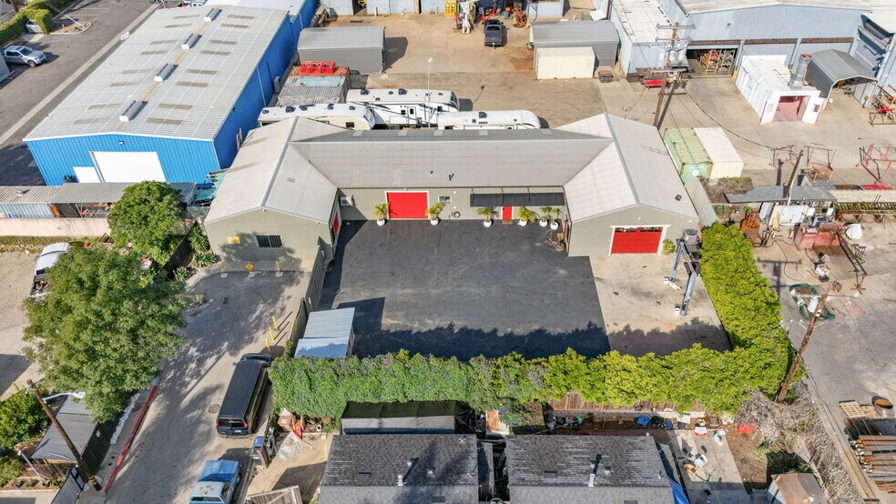 More Photos Of 133 Sunnyway Dr, Ventura Warehouse For Lease