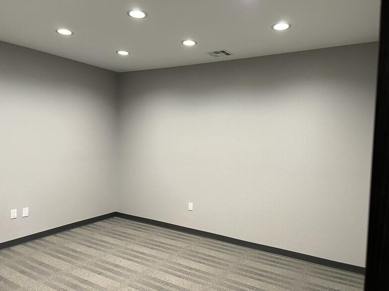 More Photos Of 800 Bonaventure Way, Sugar Land Medical For Sale