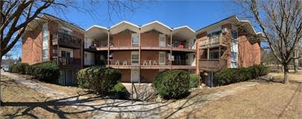 More Photos Of 101 Waldorf Pky, Syracuse Apartments For Sale