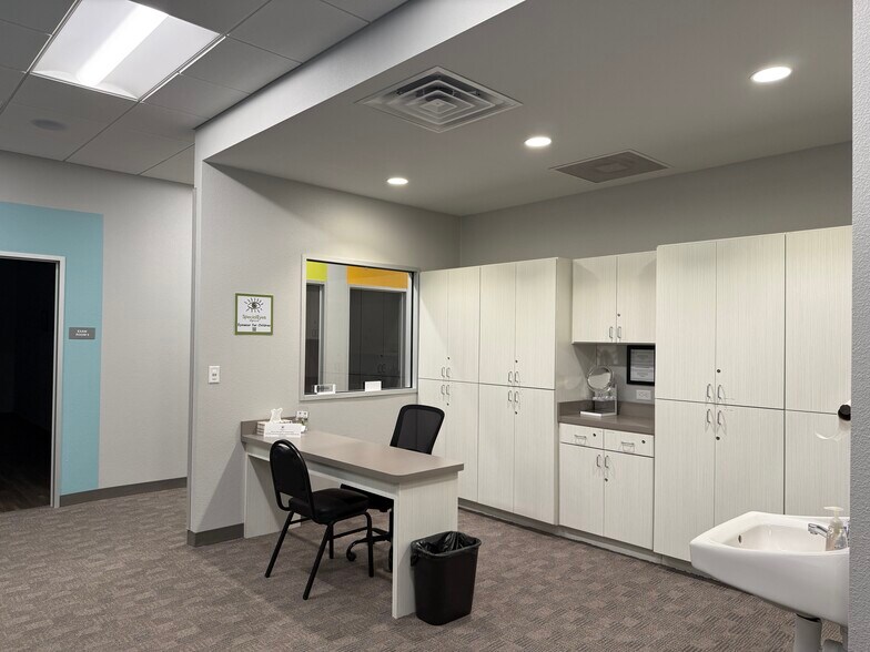 More Photos Of 2212 Emery St, Denton Medical For Sale