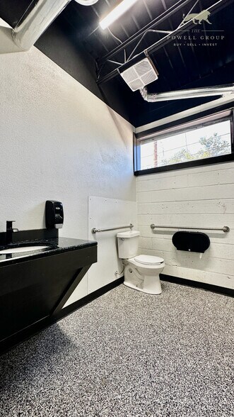 More Photos Of 3610 34th St, Lubbock Office For Sale
