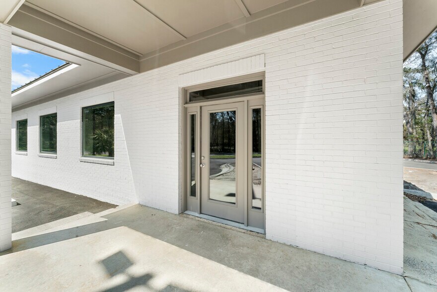 More Photos Of 710 Mall Blvd, Savannah Bank For Sale