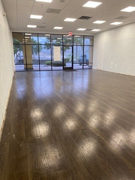 More Photos Of 41 Douglas Dr, Oceanside Unknown For Lease