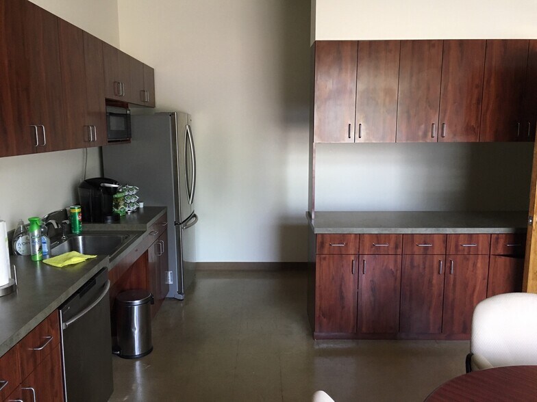 More Photos Of 76 Tokeneke Rd, Darien Office For Lease