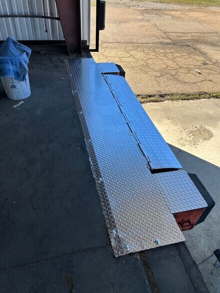 More Photos Of 1651 Kerr Dr, Jackson Unknown For Lease