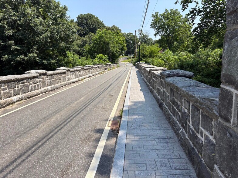 More Photos Of 125 Yantic Rd, Norwich General Retail For Sale