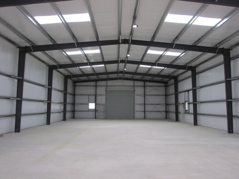 More Photos Of 1616 Robert S. Light Blvd, Buda Showroom For Lease