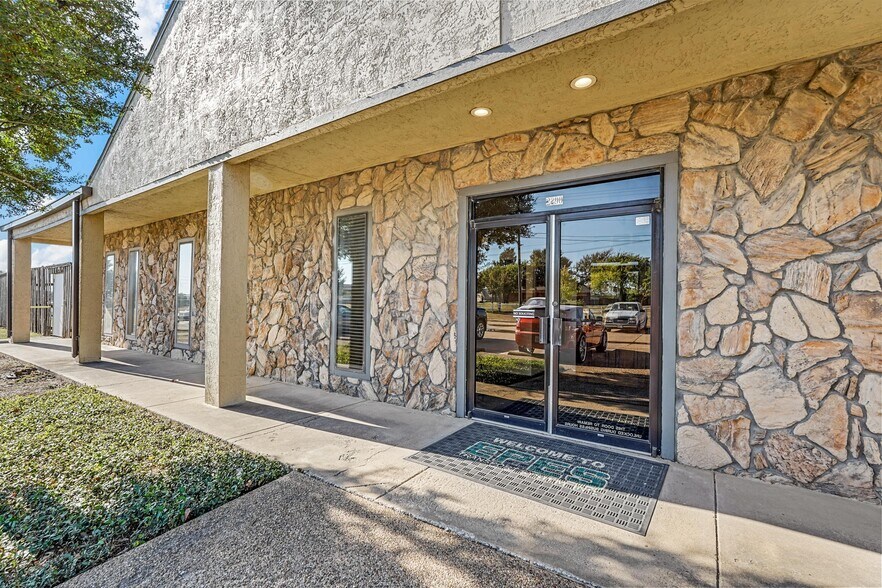 More Photos Of 2890 S Goliad St, Rockwall Industrial For Sale