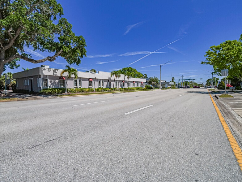 More Photos Of 800 20th Pl, Vero Beach Medical For Lease
