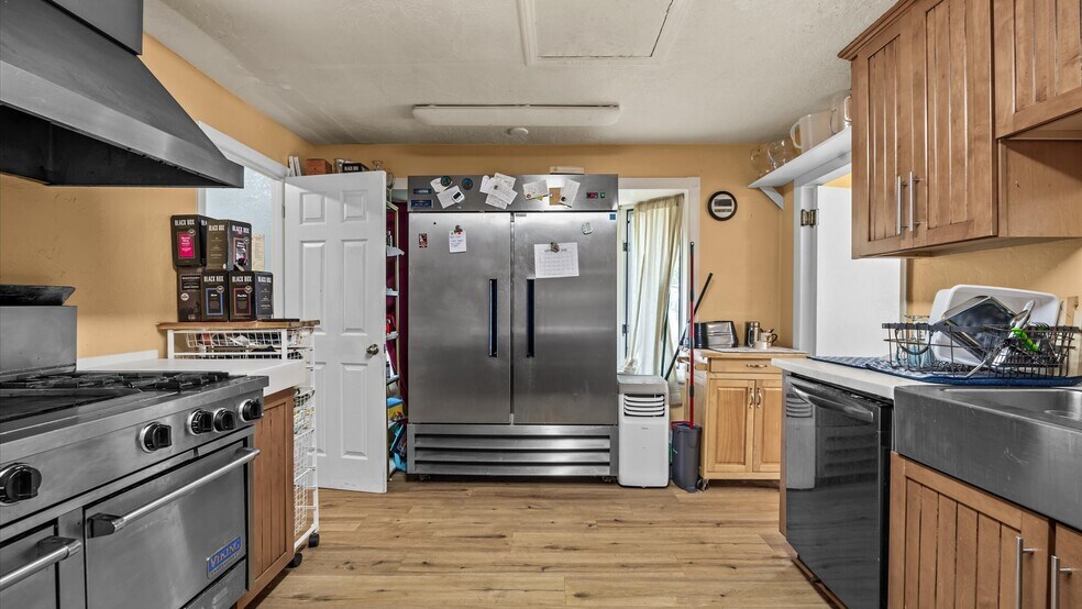 More Photos Of 118 6TH Ave, Ouray Hotel For Sale