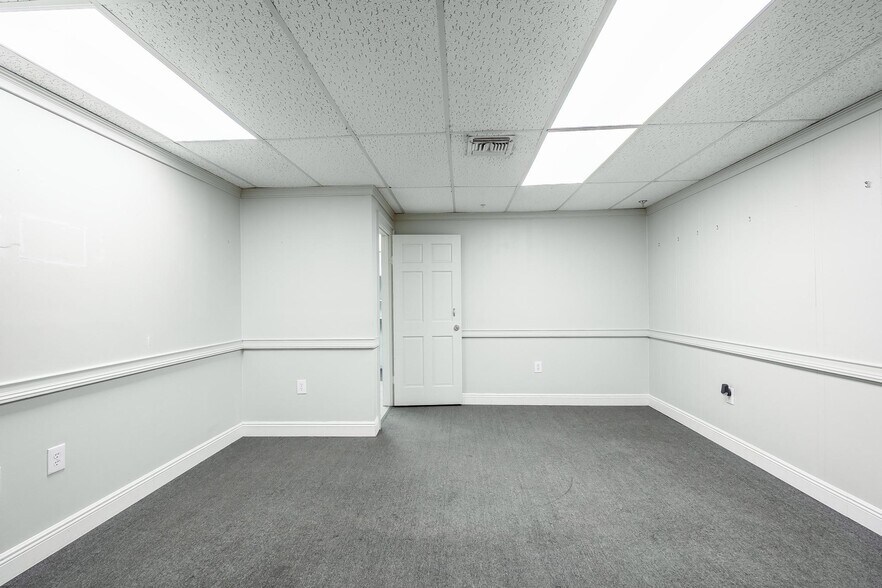 More Photos Of 9665 NW 13th St, Doral Warehouse For Lease