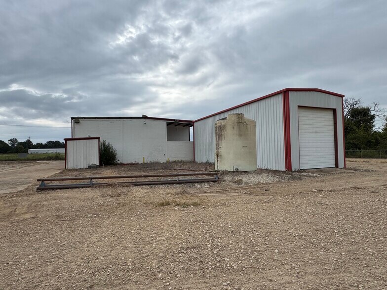 More Photos Of 9182 S US Highway 79, Palestine Service For Lease