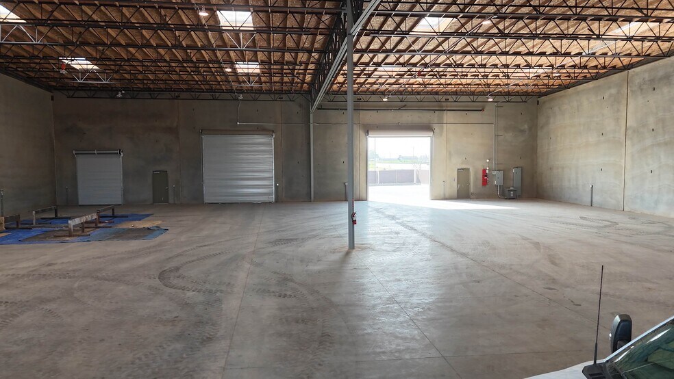 More Photos Of 1140 Glenwood ave, Turlock Showroom For Lease