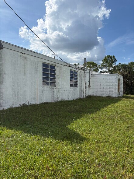 More Photos Of 1308 Tamiami Trl, Punta Gorda Auto Repair For Sale