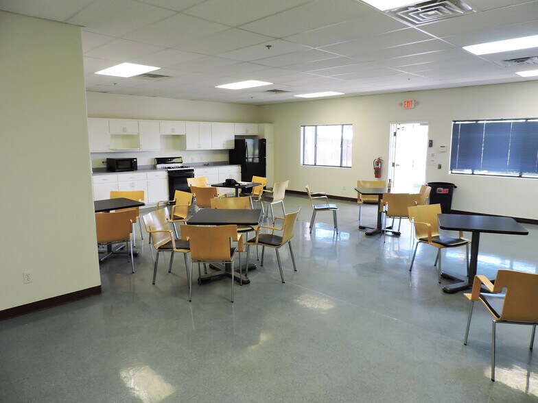 More Photos Of 500 S Willard St, Cottonwood Distribution For Lease