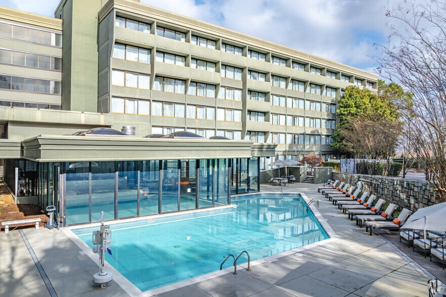 More Photos Of 2055 S Park Pl SE, Atlanta Hotel For Sale