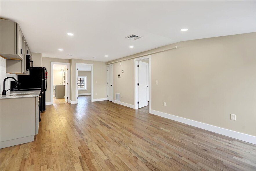 More Photos Of 241 S 5th St, Reading Apartments For Sale