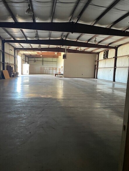 More Photos Of 1506 Corporate Dr, Shreveport Manufacturing For Lease