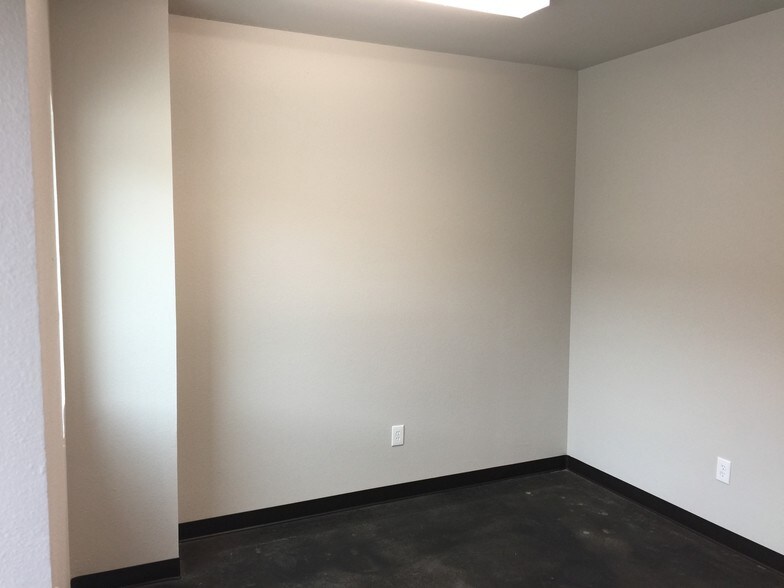 More Photos Of 5501 Fishtrap Rd, Denton Industrial For Sale