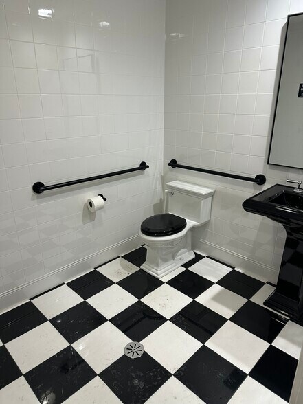 More Photos Of 2 W Delaware Pl, Chicago Apartments For Lease