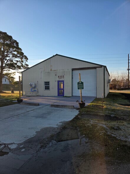 More Photos Of 8222 N Highway 146, Baytown Specialty For Lease