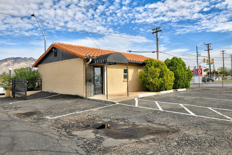 More Photos Of 3854 E Fort Lowell Rd, Tucson Freestanding For Sale