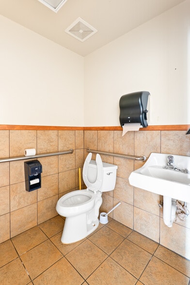 More Photos Of 774 Main St, Springfield Fast Food For Sale