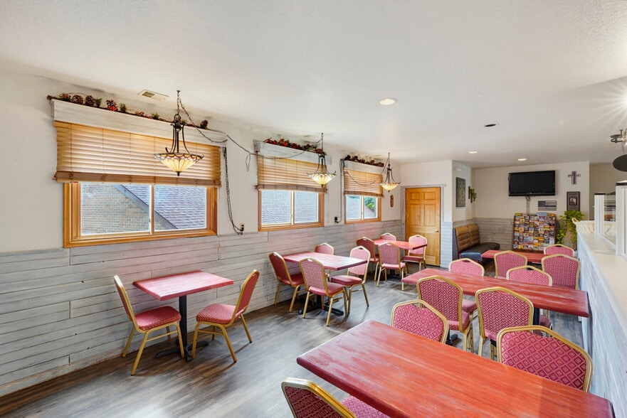 More Photos Of 158 Museum Dr, Hill City Restaurant For Sale