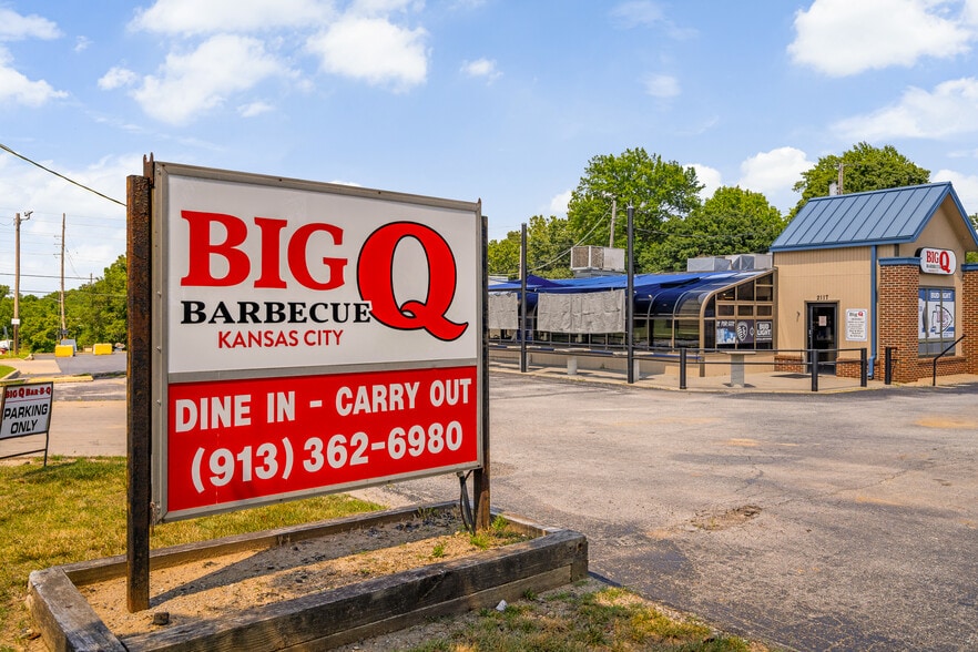 More Photos Of 2117 S 34th St, Kansas City Restaurant For Sale