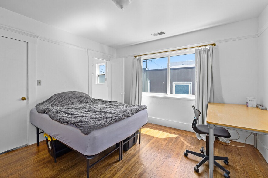 More Photos Of 2901-2903 Sacramento St, Berkeley Storefront Retail Residential For Sale