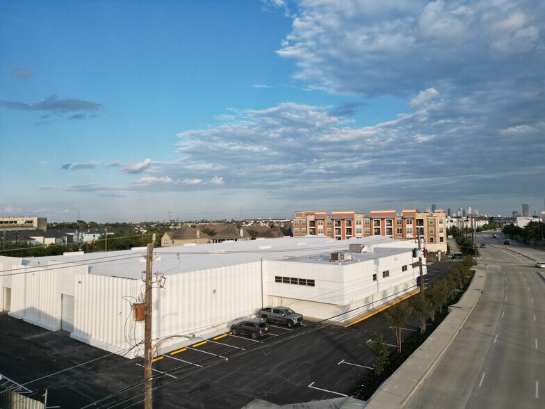 More Photos Of 8600 Hempstead Rd, Houston Warehouse For Lease
