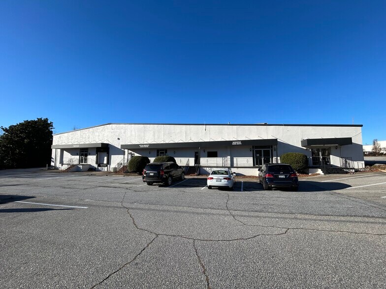 Primary Photo Of 825 Old Airport Rd, Greenville Light Distribution For Sale
