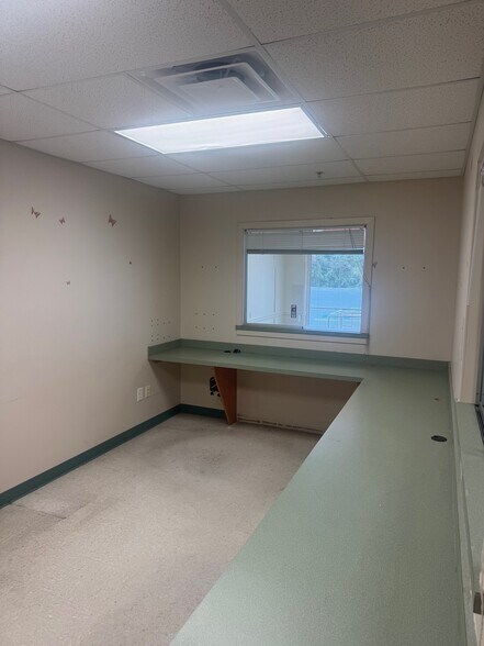 More Photos Of 38394 DuPont Blvd, Selbyville General Retail For Lease