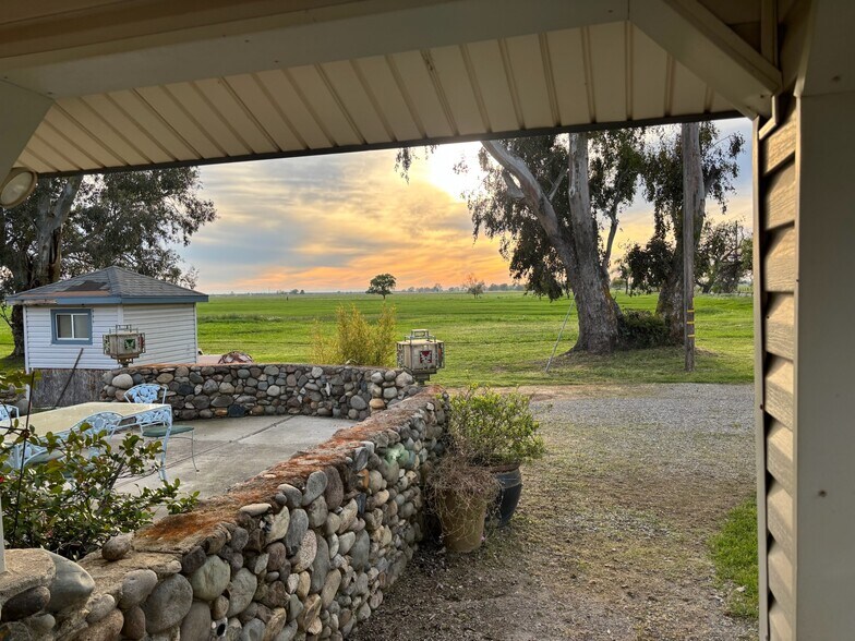 More Photos Of 3027 W Wise Rd, Lincoln Land For Sale