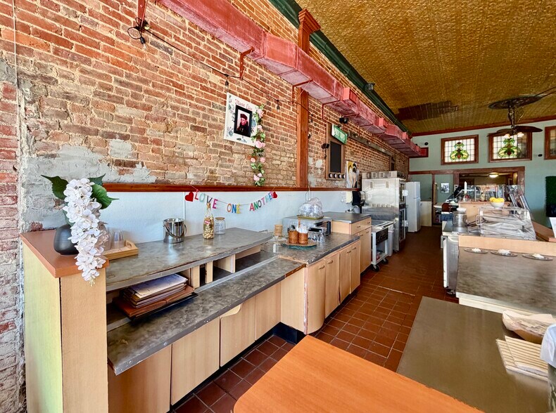 More Photos Of 100 S Main St, Yazoo City Flex For Sale