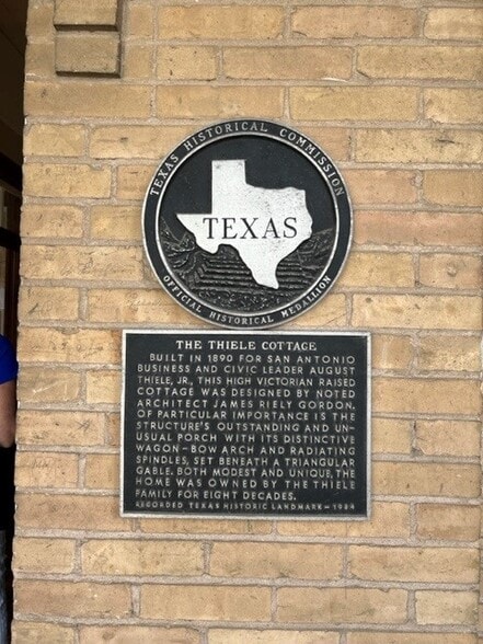 More Photos Of 411 6th St, San Antonio Office Residential For Lease