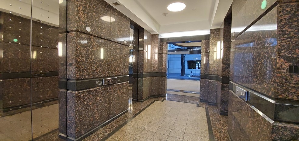 More Photos Of 3030 Lyndon B Johnson Fwy, Dallas Office For Lease